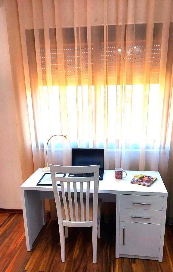 Spacious Family-Friendly Apartment In The Heart Of Bllok تيرانا المظهر الخارجي الصورة