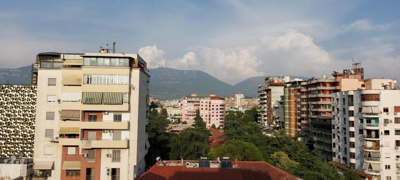 Spacious Family-Friendly Apartment In The Heart Of Bllok تيرانا المظهر الخارجي الصورة