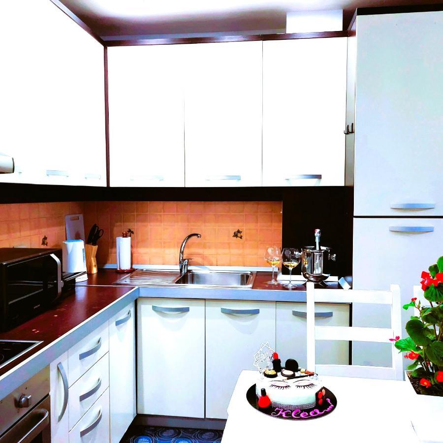 Spacious Family-Friendly Apartment In The Heart Of Bllok تيرانا المظهر الخارجي الصورة